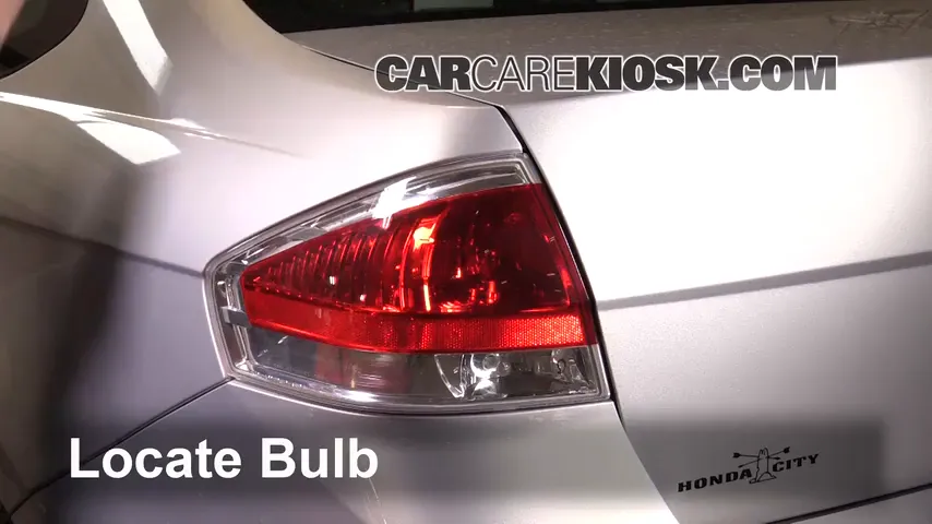 2008 Ford Focus SE 2.0L 4 Cyl. Coupe (2 Door) Éclairage Feux de position arrière (remplacer ampoule)